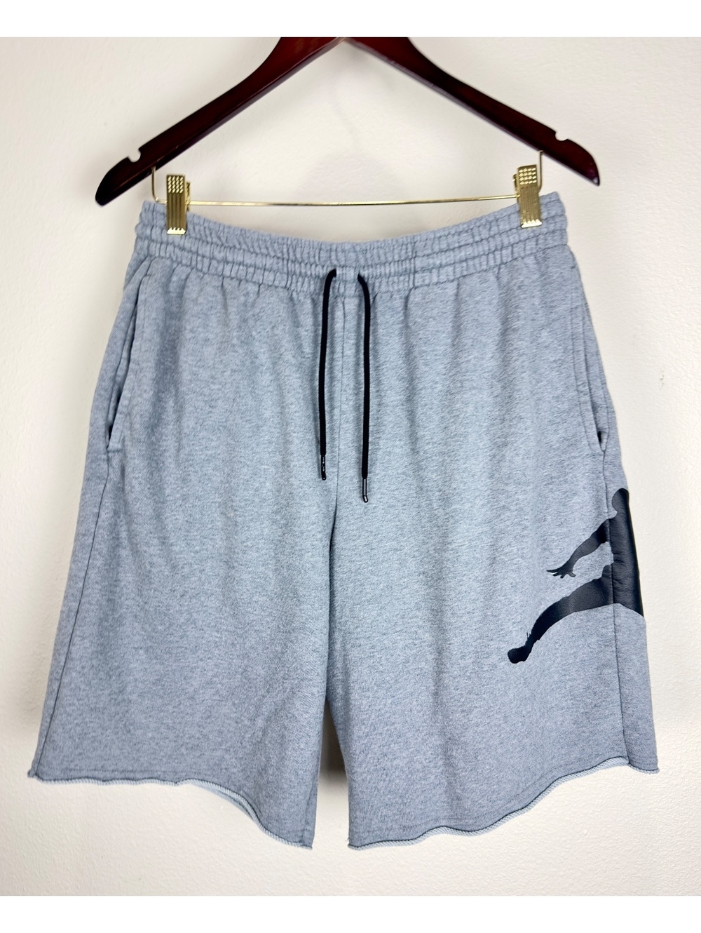 Jordan Men’s Large Gray Fleece Shorts Jumpman Logo Drawstring Raw Hem Athletic